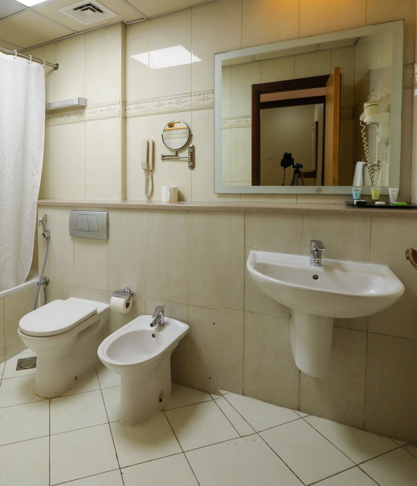 Wescott Plaza Hotel Apartments L.L.C 59/59