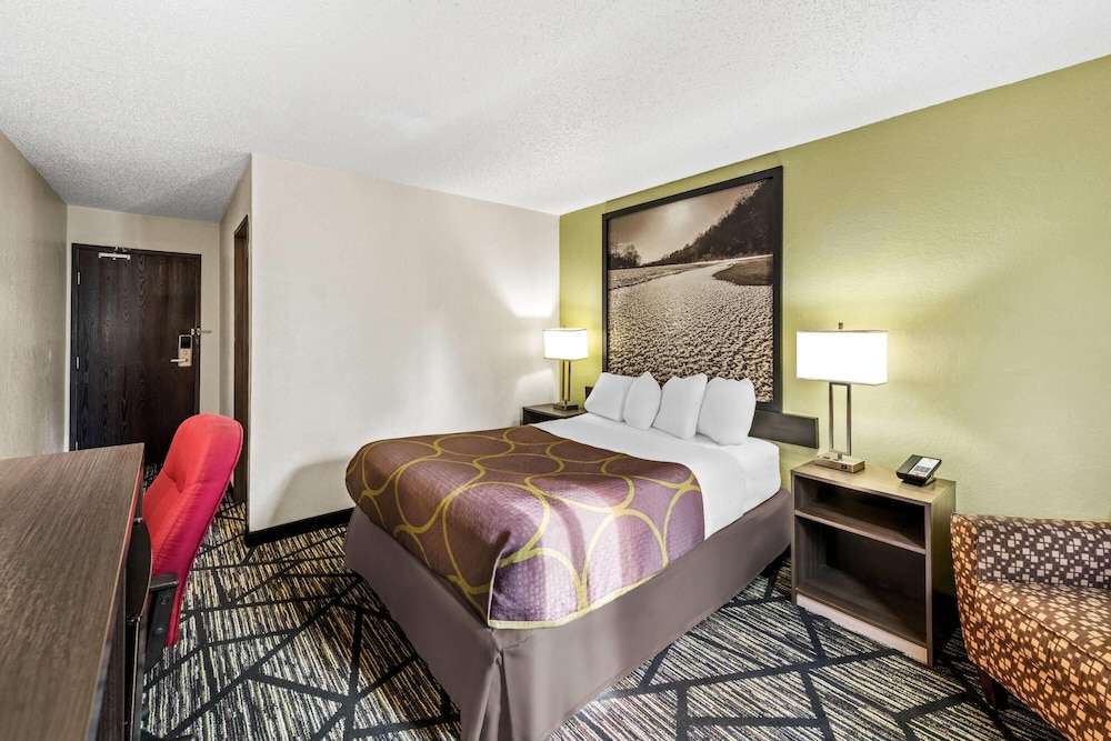 Super 8 By Wyndham Independence Kansas City 25/55