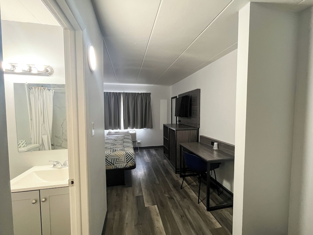 Motel6 Chicago, IL - Halsted 23/23