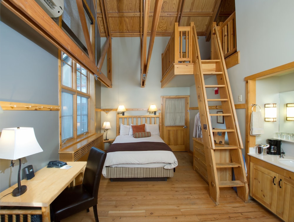 Sleeping Lady Mountain Resort 23/77