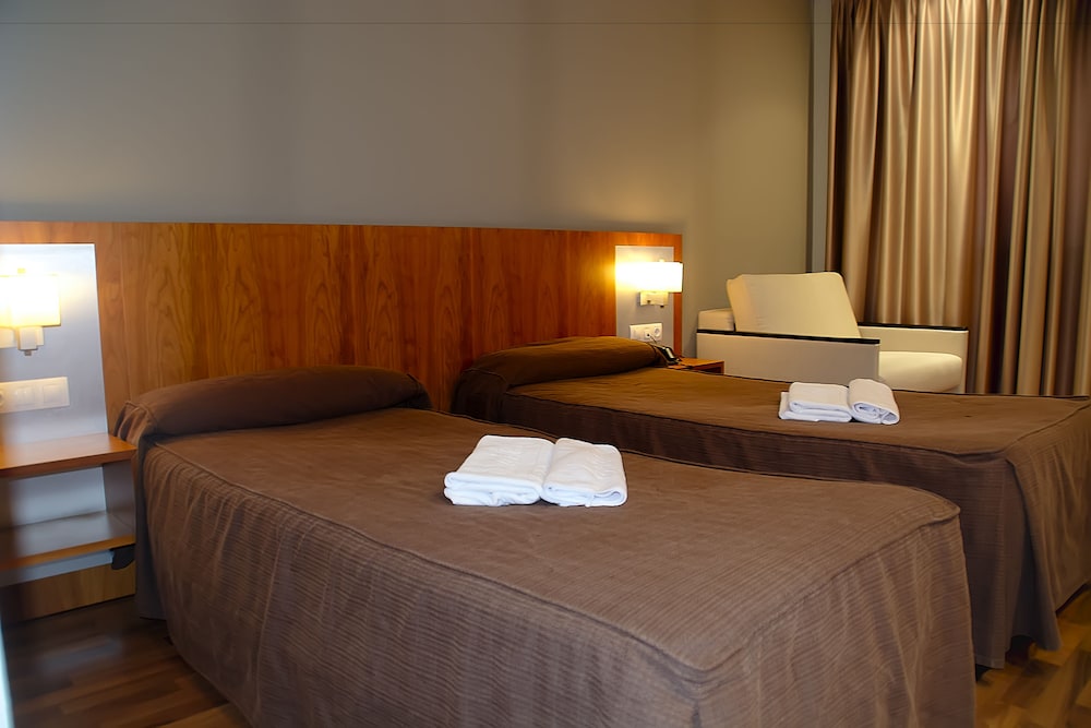 ROOM, TRIPLE