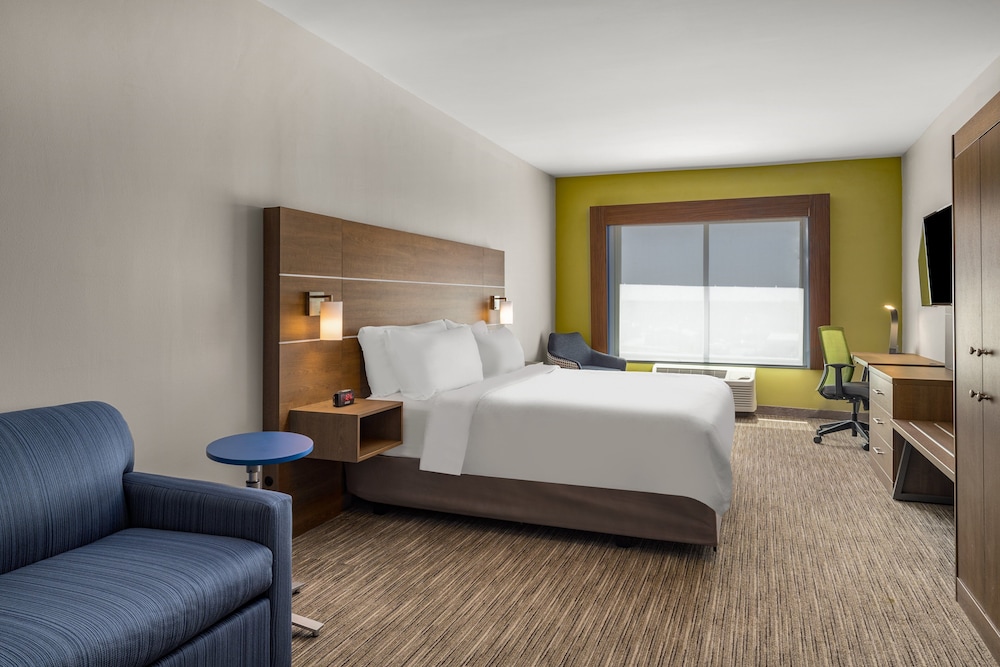Holiday Inn Express Suites Graham 22/50