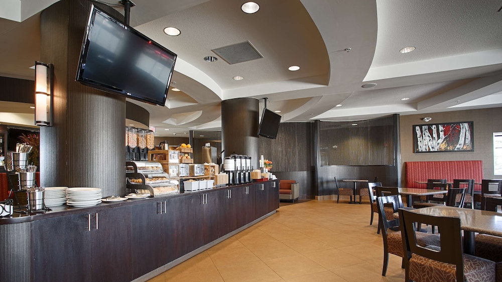 Best Western Premier Freeport Inn Calgary Airport 43/54