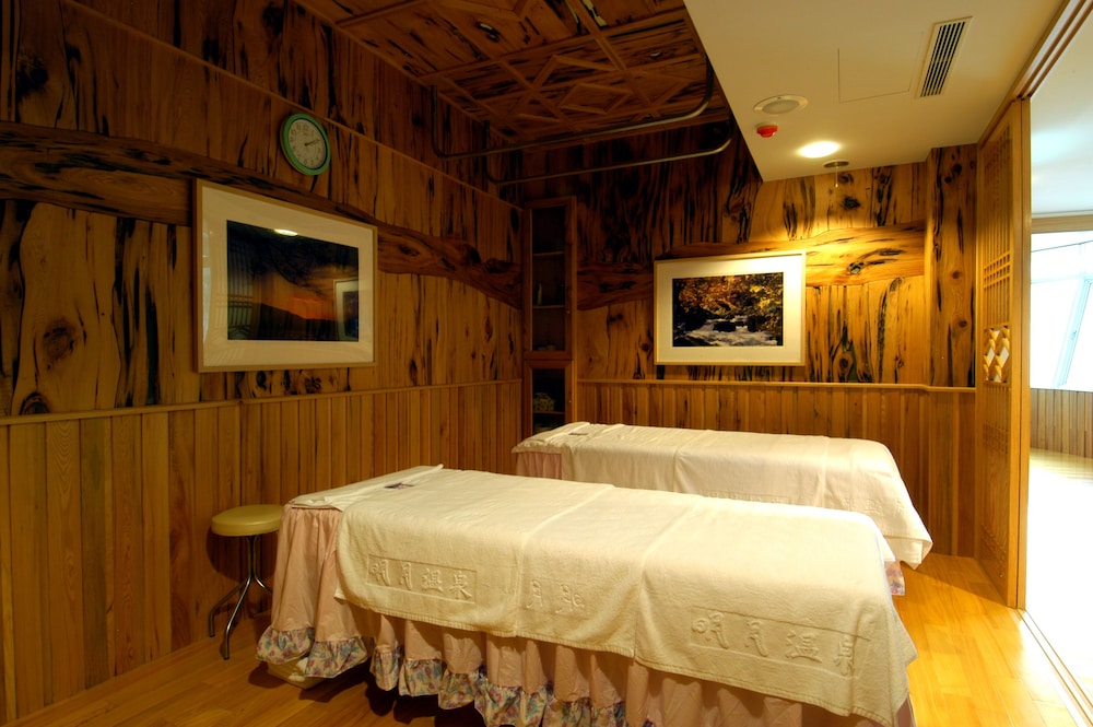 Full Moon Spa 24/59