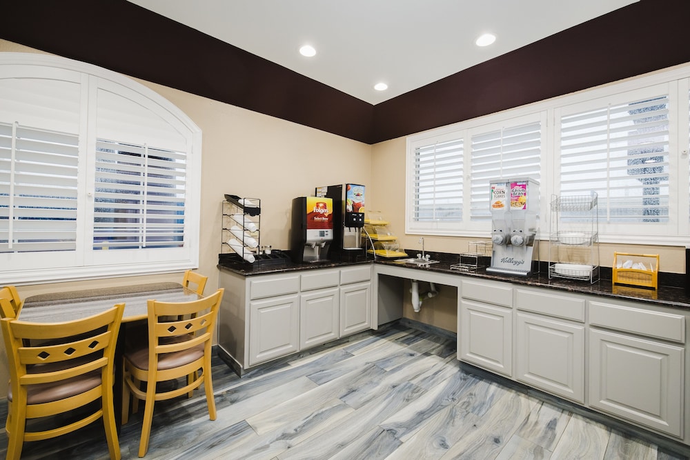 Sapphire Inn Suites 6/58