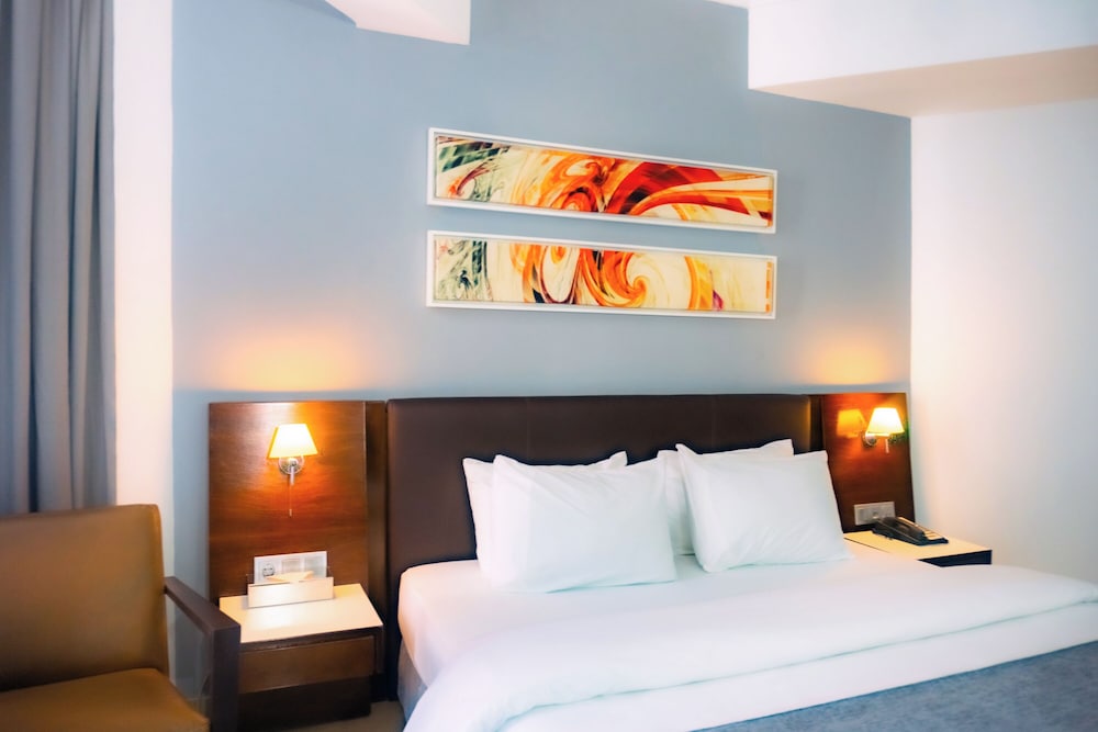 The Avenue Suites 15/46