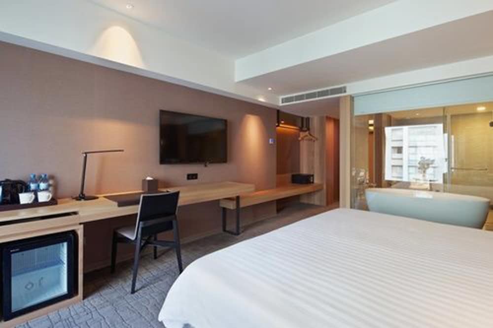 La Maison Hotel 17/64