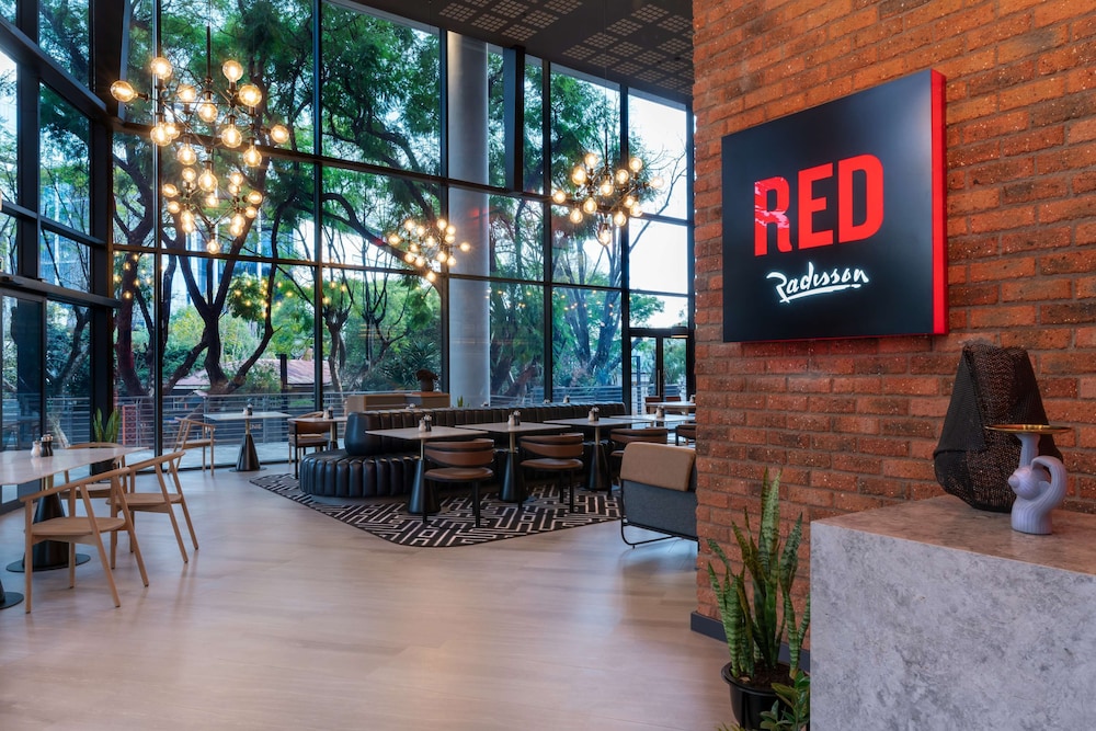 Radisson RED Hotel, Johannesburg Rosebank 50/75