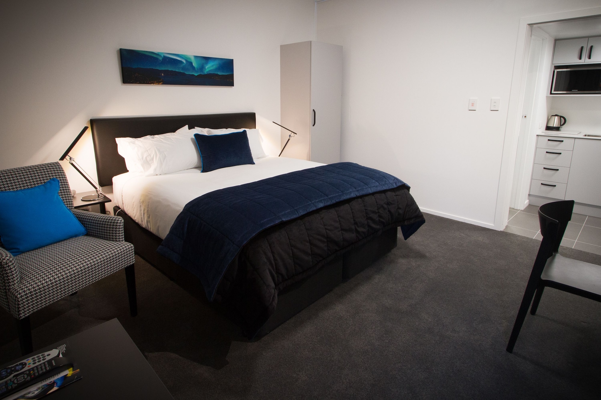EXECUTIVE, STUDIO, KING BED, GARDEN VIEW
