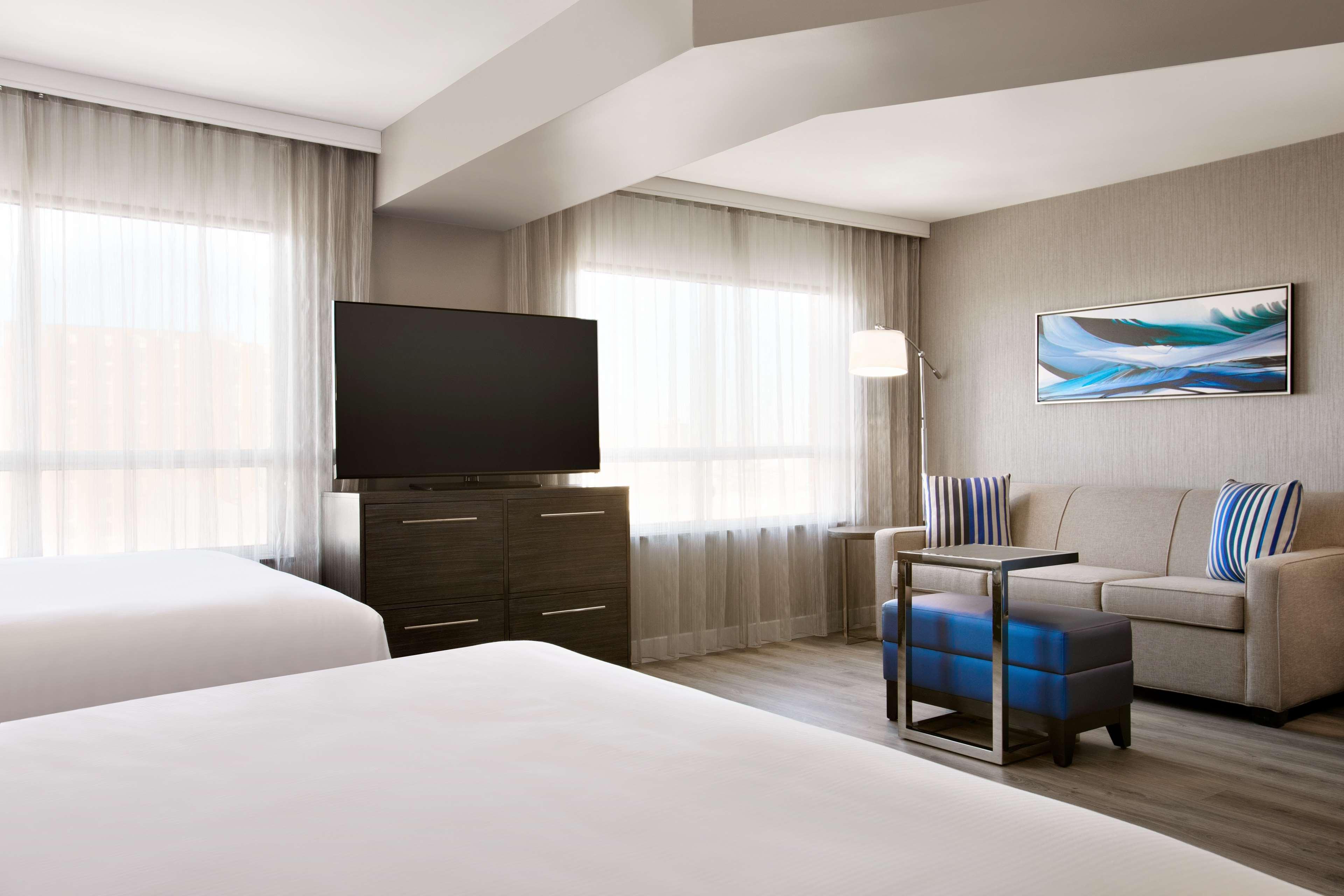 1 BEDROOM, STUDIO, SUITE, 2 QUEEN BEDS, RUNWAY VIEW