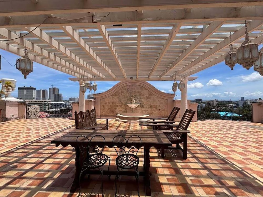 Sophia Suites Residence Hotel 33/45