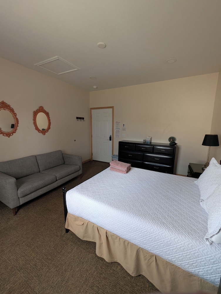 Inn the Clouds Hostel & Inn 34/75