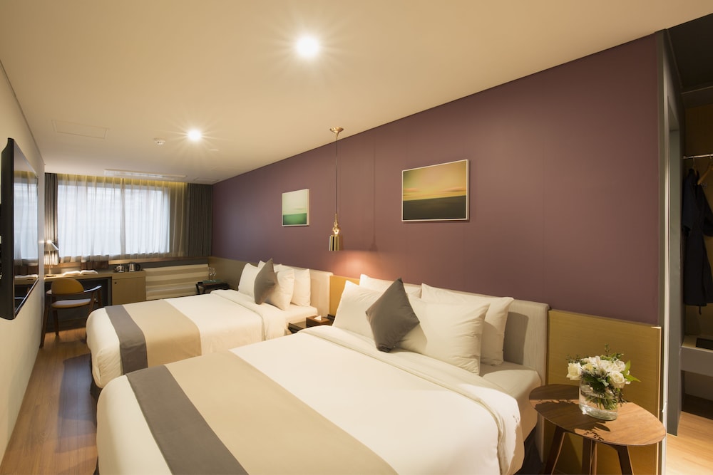 Bay Hound Hotel 14/70