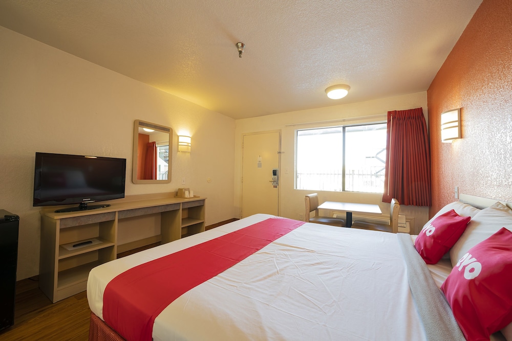 Americas Best Value Inn & Suites Humble 8/40