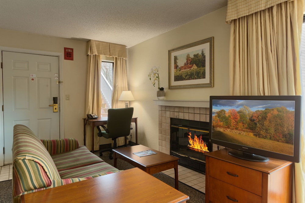 Residences at Daniel Webster 28/50