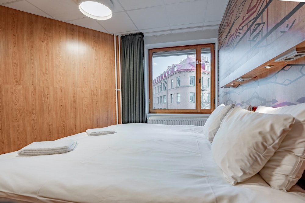 Deluxe, King Bed