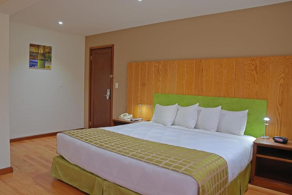 SUITE, 2 KING BEDS