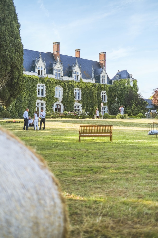 CHATEAU DE L'EPINAY 42/48