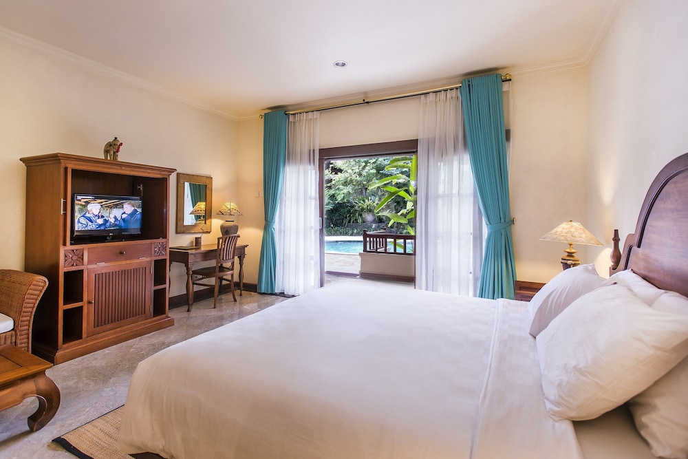 DELUXE, KING BED