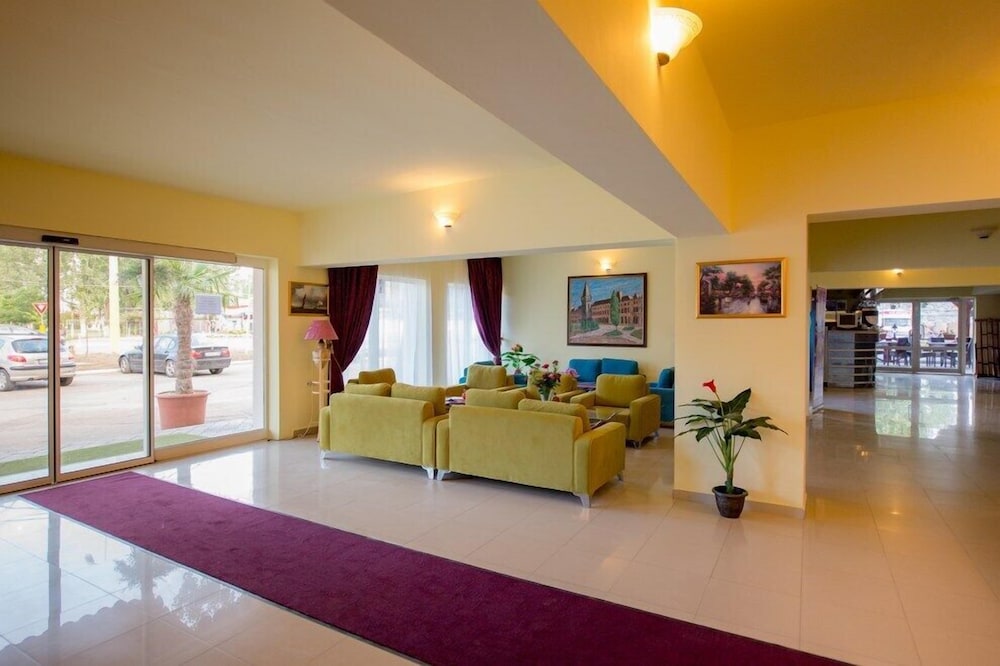 HOTEL VOILA 23/33