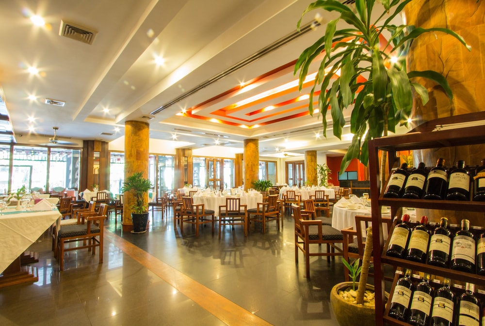 Royal Empire Hotel 31/50