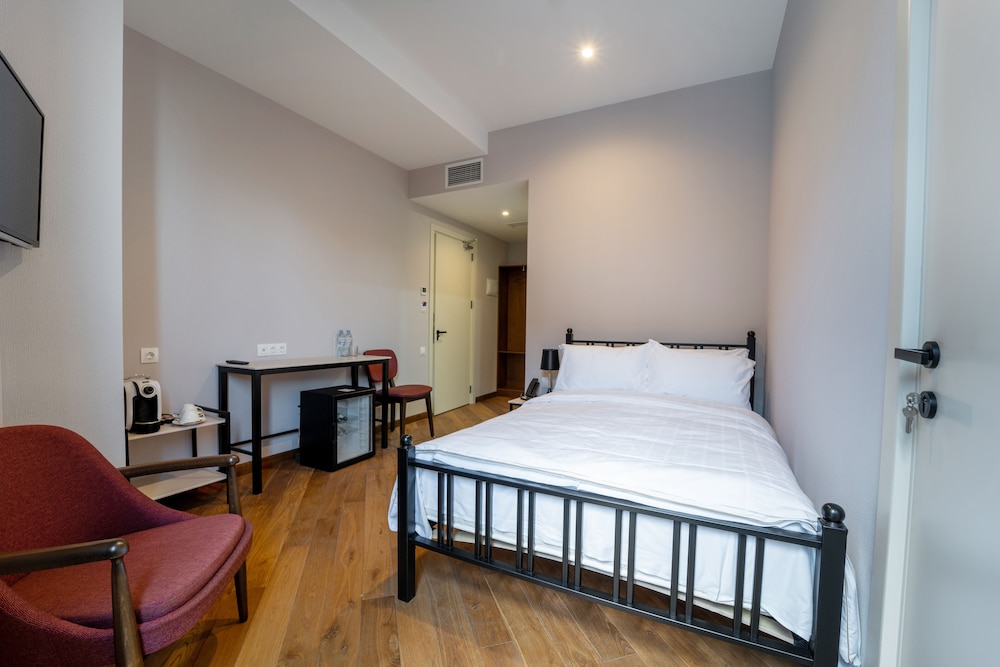 Makmani Hotel 24/62