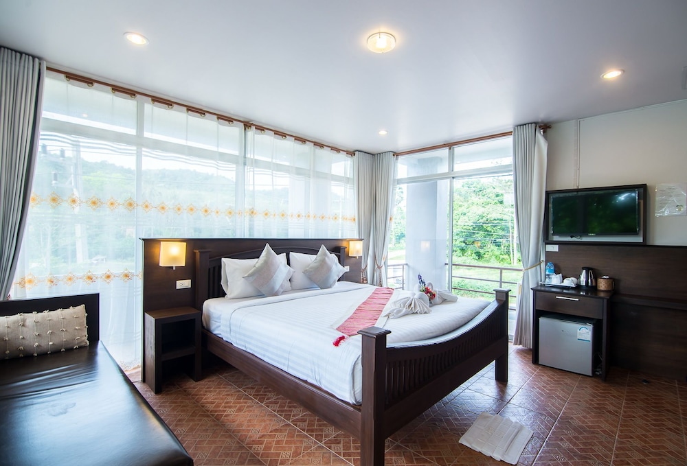 DELUXE, BALCONY