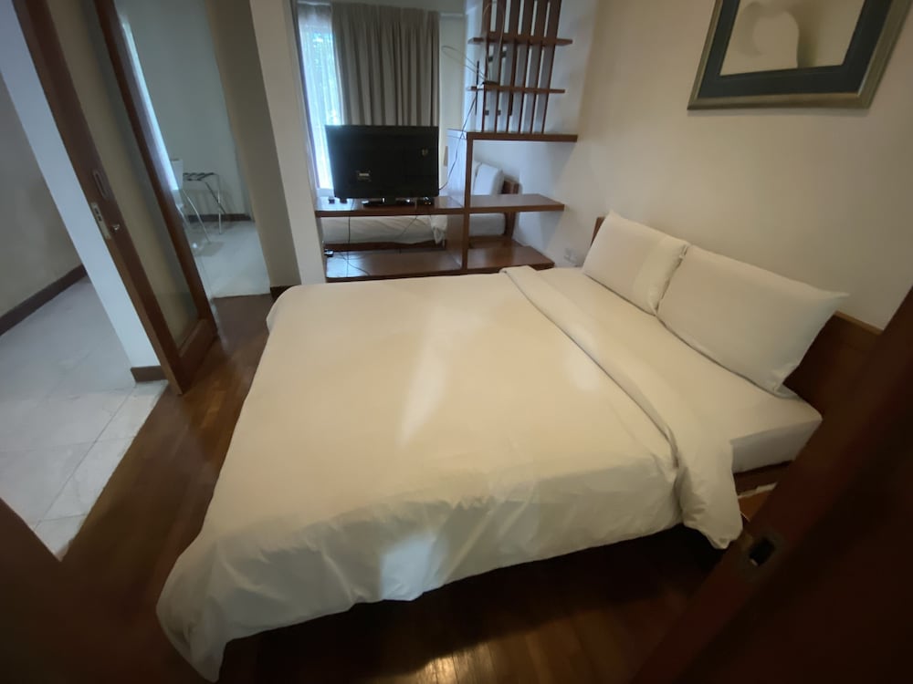 Peninsula Residence All Suite Hotel. 13/36