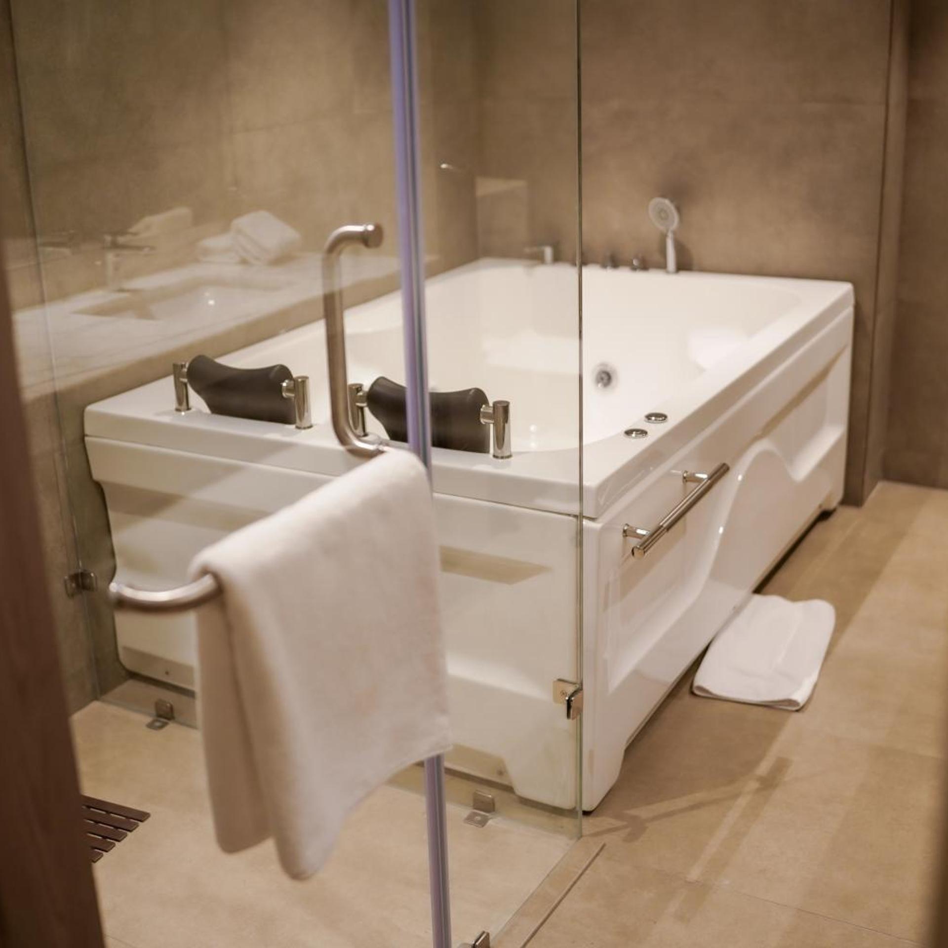 Ramada Encore by Wyndham Chandigarh Zirakpur 59/60