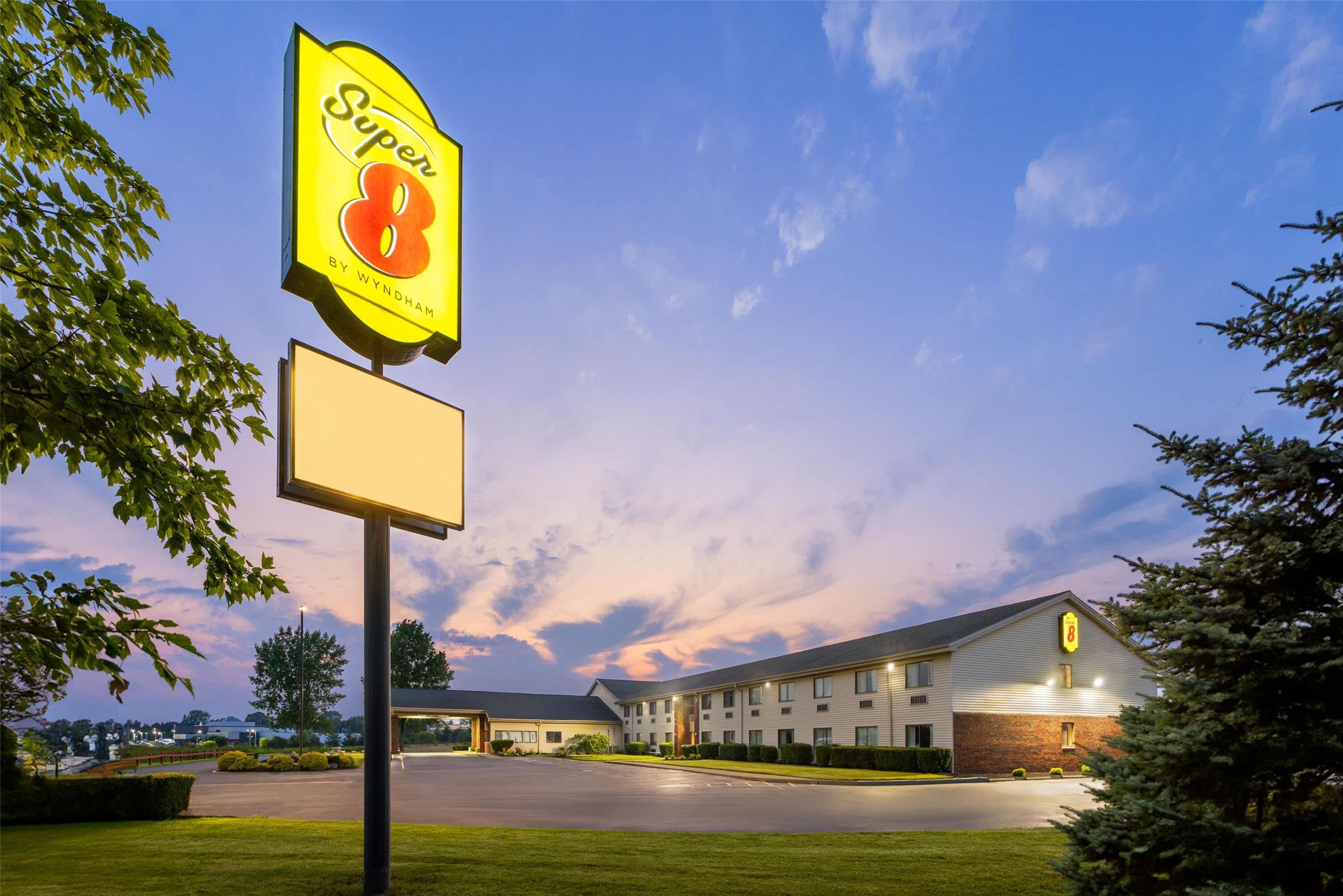 Super 8 By Wyndham Henrietta/Rochester Area in HENRIETTA - NY