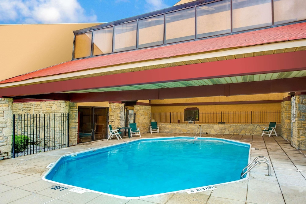 Super 8 By Wyndham Fort Mitchell Cincinnati Area 5/29