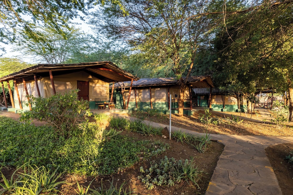 Sentrim Tsavo Lodge 39/42