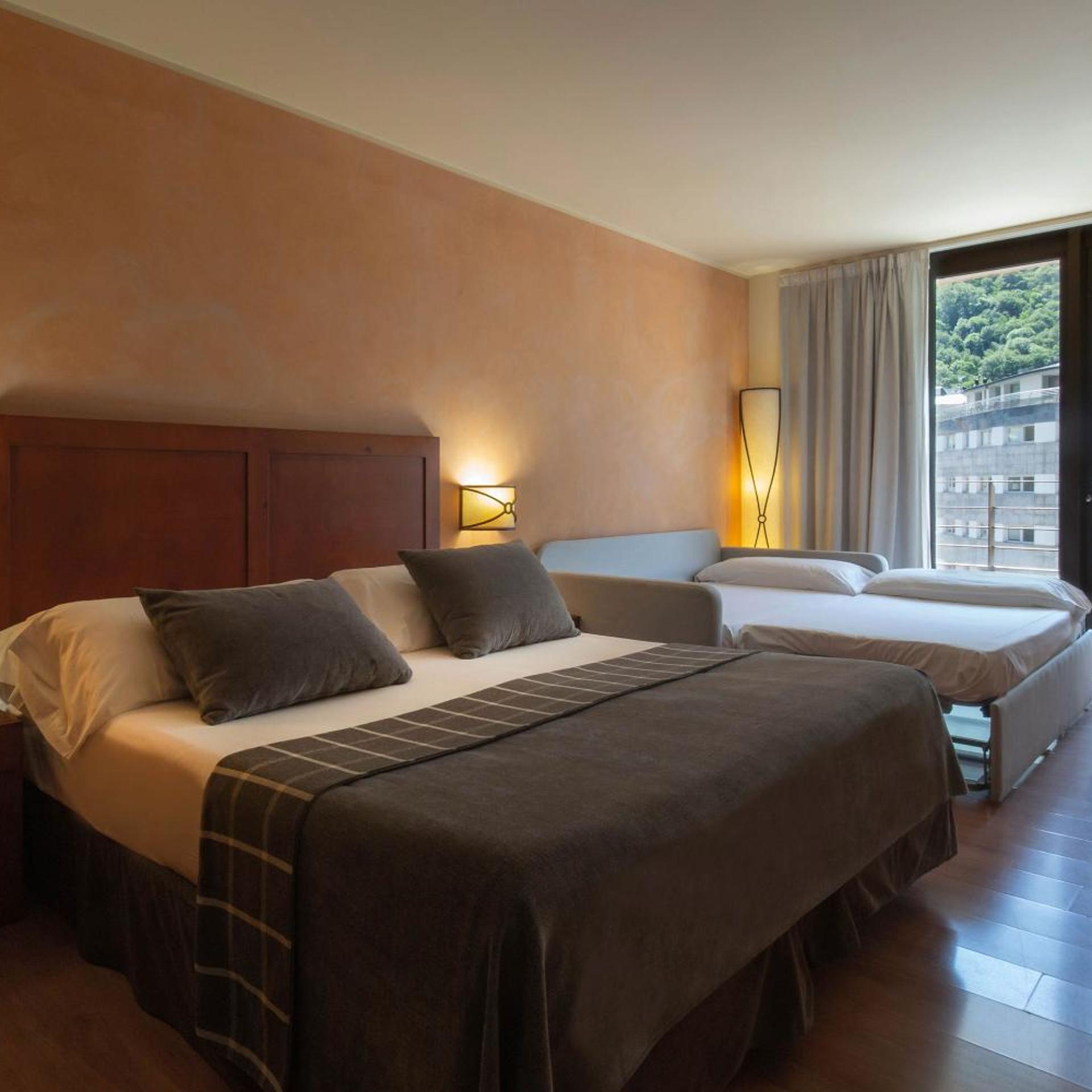 غرفة رباعية بإطلالة على المدينة، Hotel Magic Andorrra 2/9