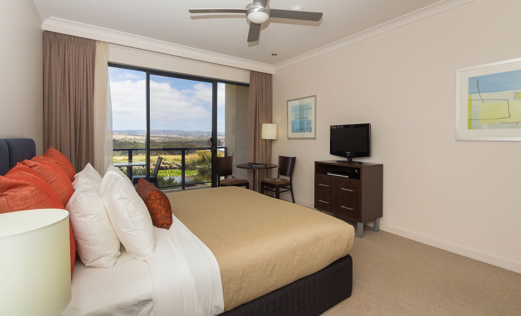 Spa, Studio, King Bed, Kitchenette