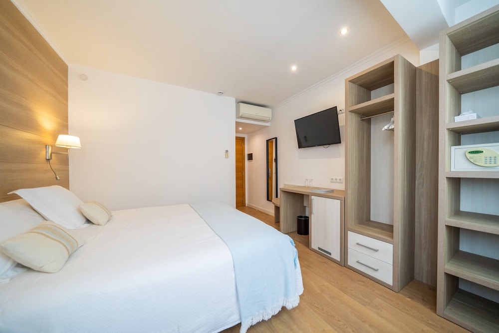 Hostal Menurka 12/50