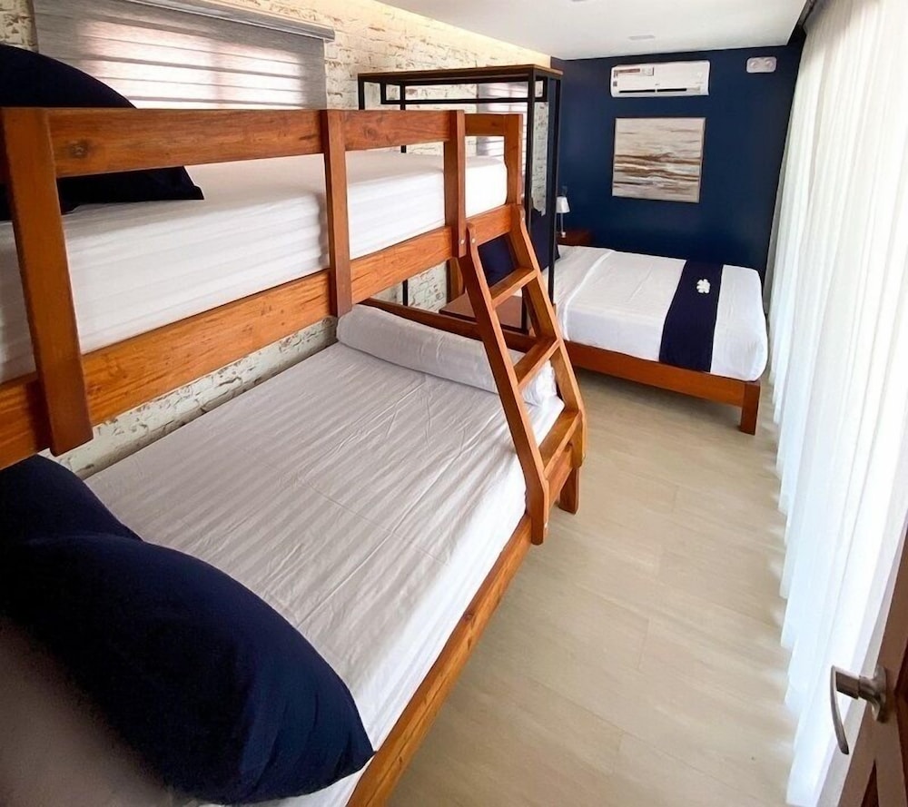 Crusoe Cabins Casobe 7/39