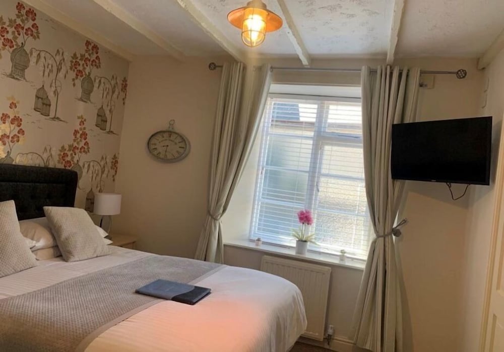 Molesworth Arms Hotel 17/50
