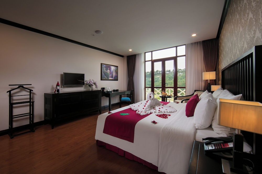 Deluxe, King Bed, Golf Course View، Swiss-Belresort Tuyen Lam Dalat 3/5