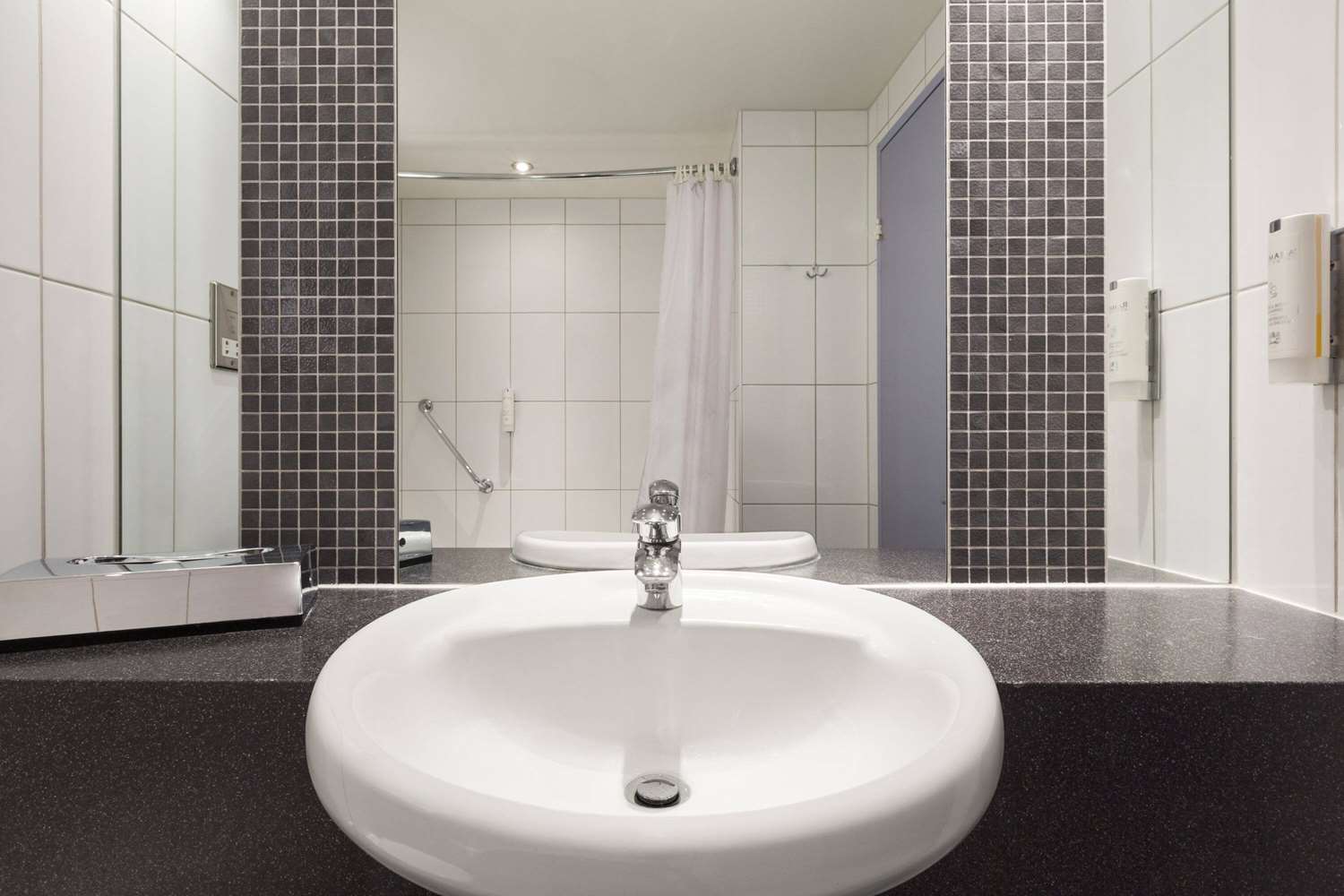 Ramada by Wyndham London North M1 39/40