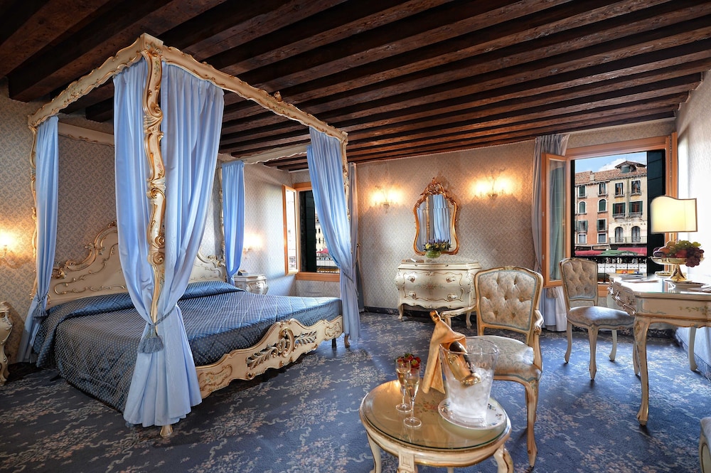 Rialto Hotel 40/66