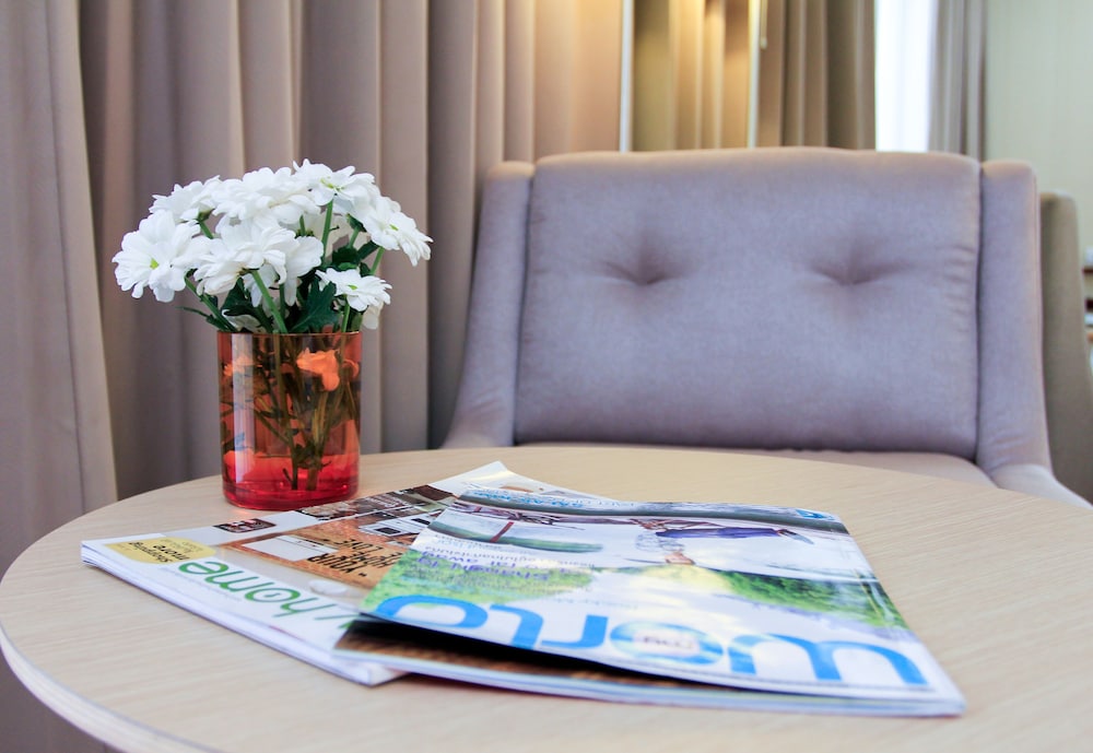 PETALS INN 1/26