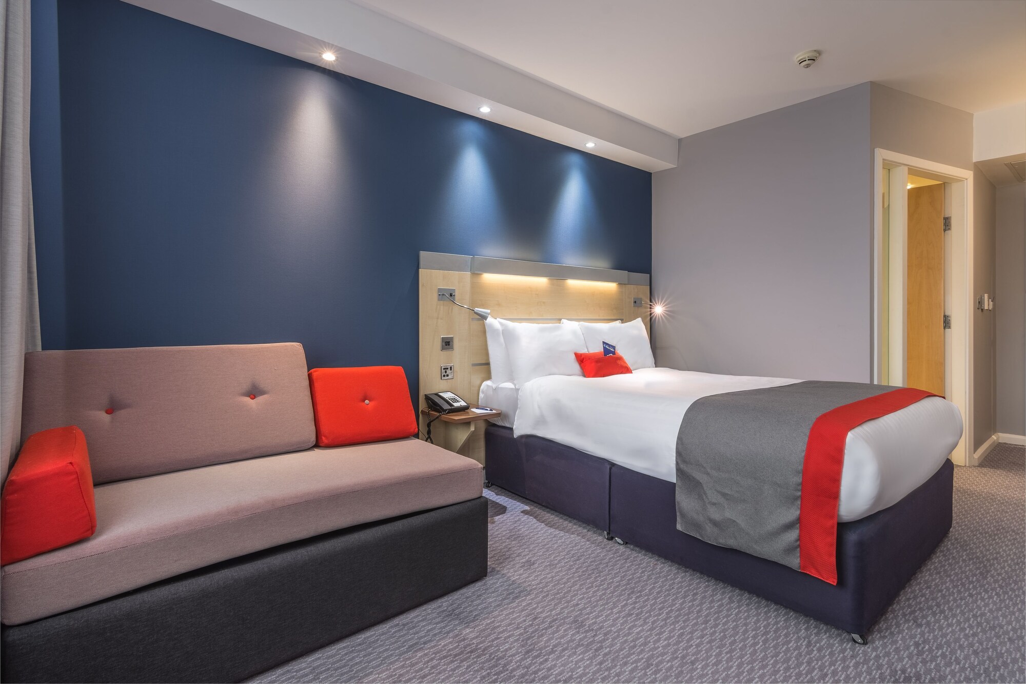 غرفة قياسية بسرير مزدوج مع أريكة، Holiday Inn Express Kettering 5/7