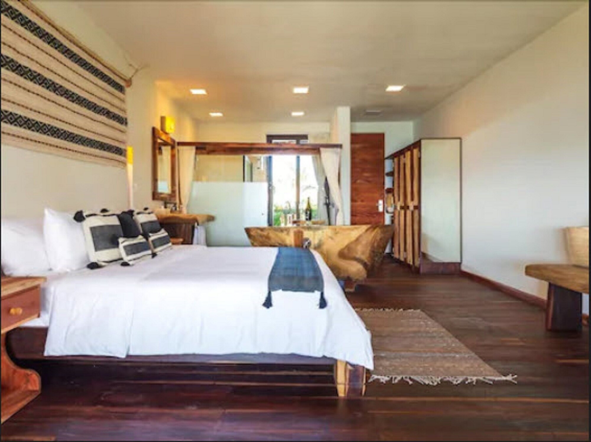 Jungle, King Bed, with View