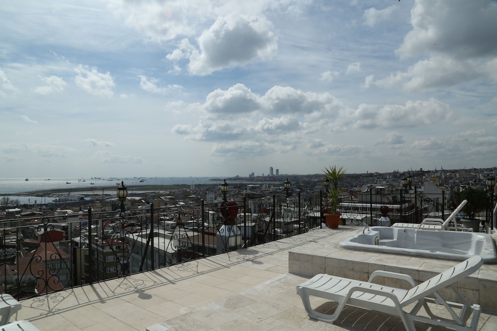 Ilkbal Deluxe Hotel & Spa Istanbul 59/65