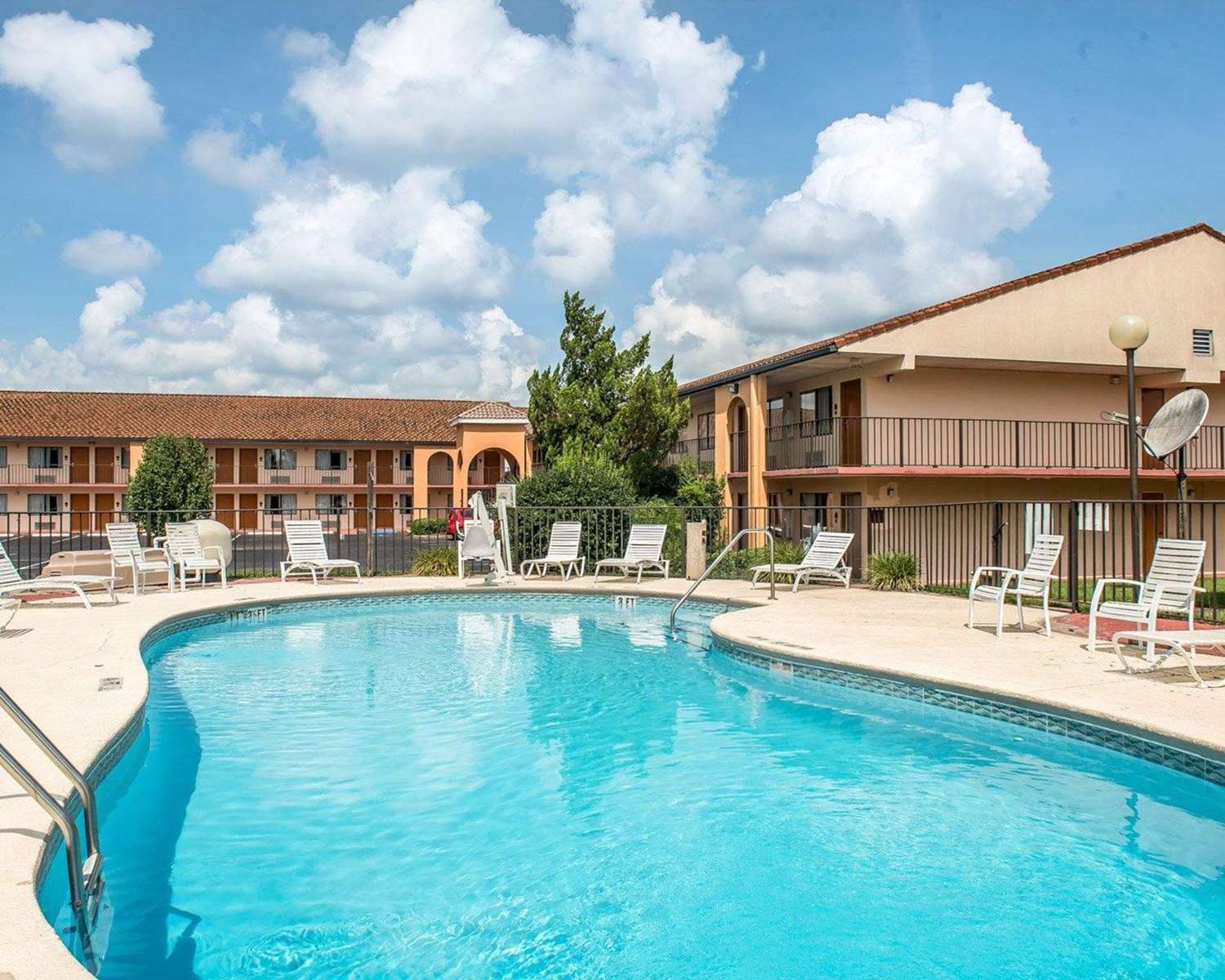Quality Inn Marianna 4/26