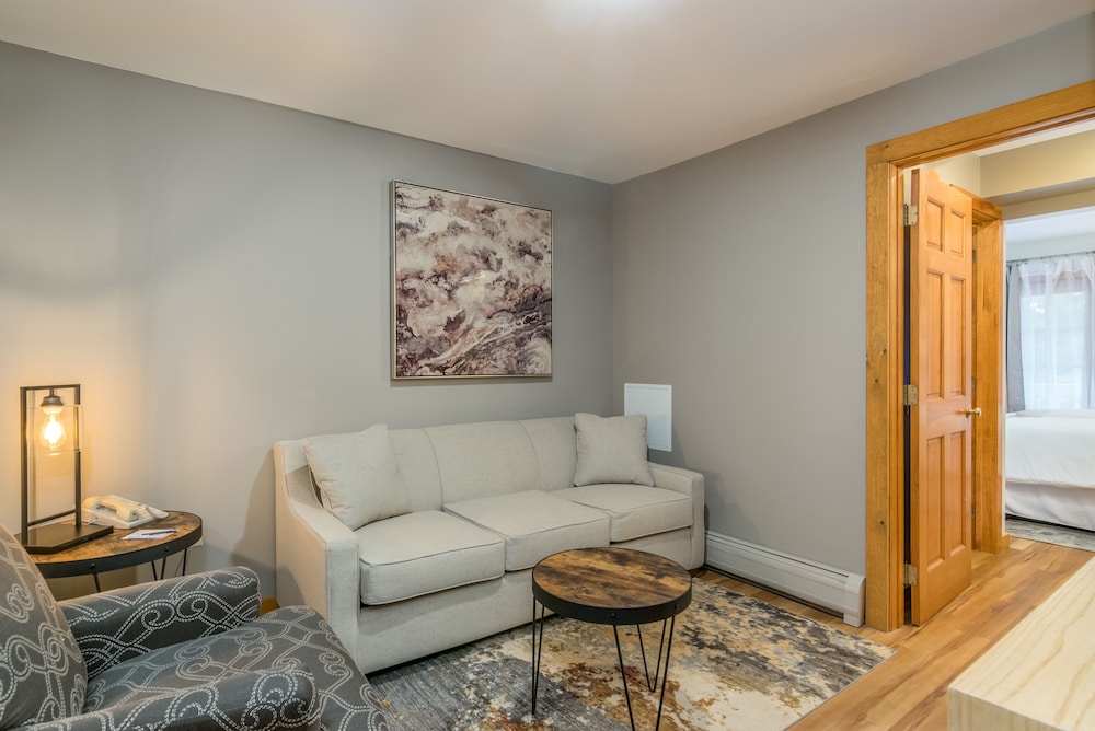 Grey Fox Inn Resort 38/66