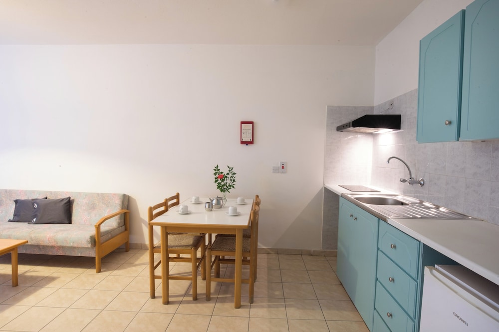 DebbieXenia Hotel Apartments 20/45