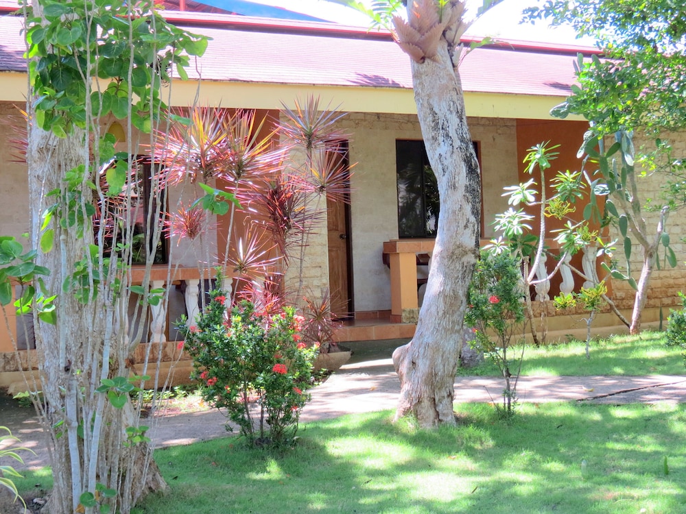 Alonaland Resort Apartelle 43/50
