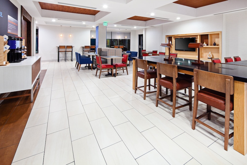 Holiday Inn Express Hotel Clovis Fresno 52/76