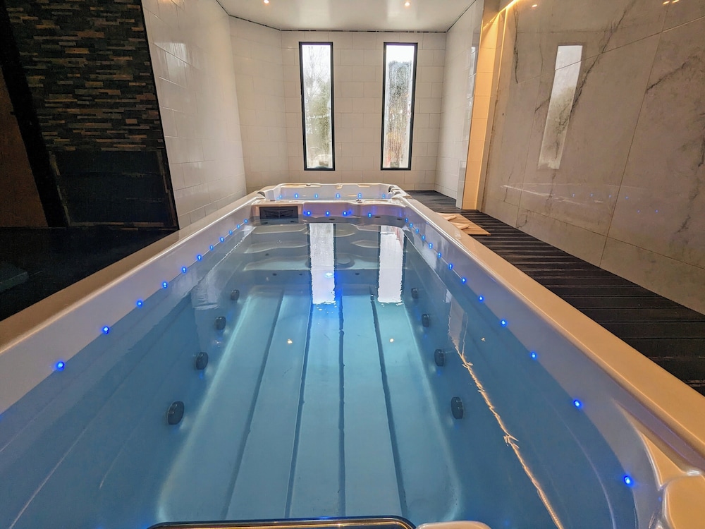 swimming pool spa